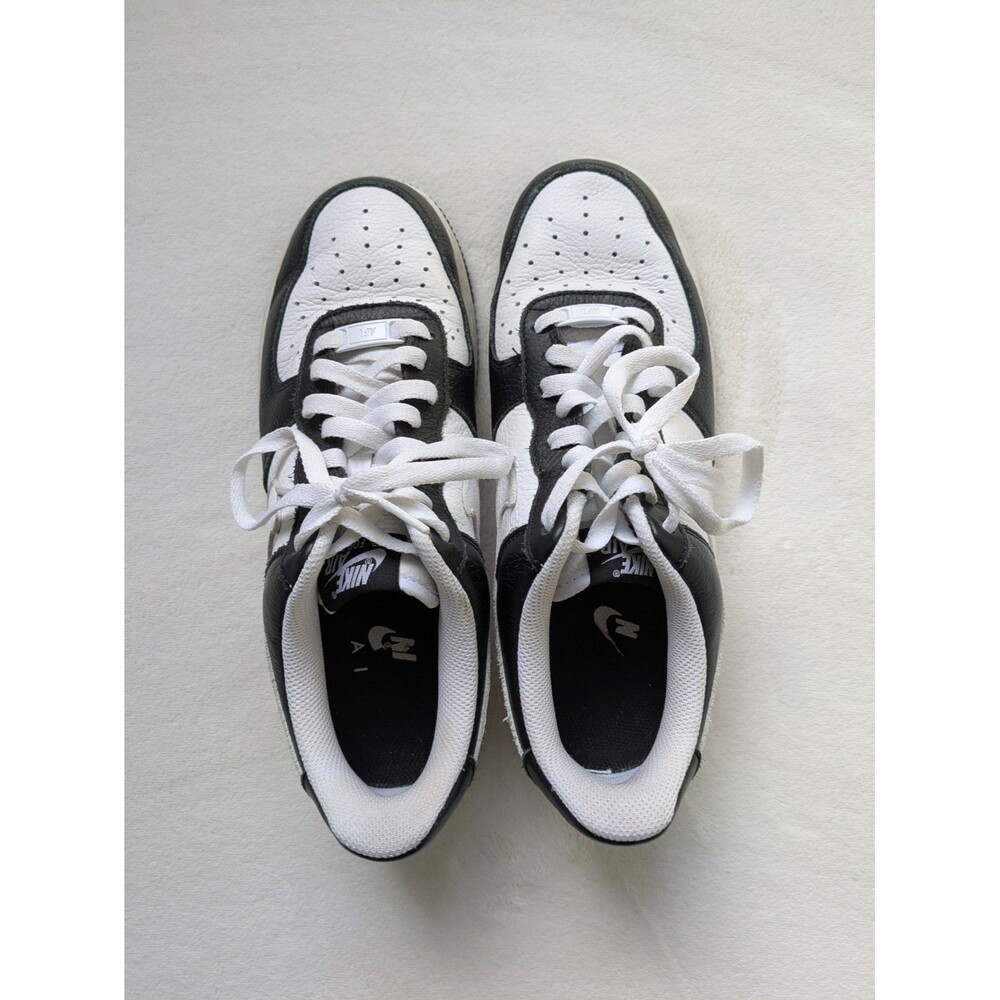 Nike Womens Air Force 1 Low Top Sneaker White/Black Leather Upper Lace-Up Size 9